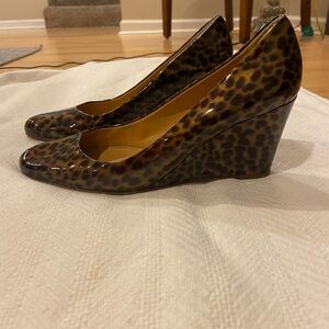 JCrew tortoise pattern wedges, size 9